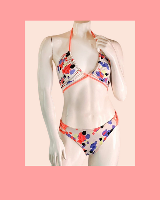 Trajes de Baños Reversibles. Jueves 6:00-9:00pm 21 de agosto al 18 de septiembre 2025